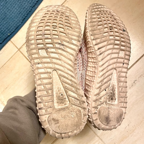 Yeezy Style Shoes , Size 36, Fit 35.5 ~ 36, US 5.5 - Picture 6 of 6